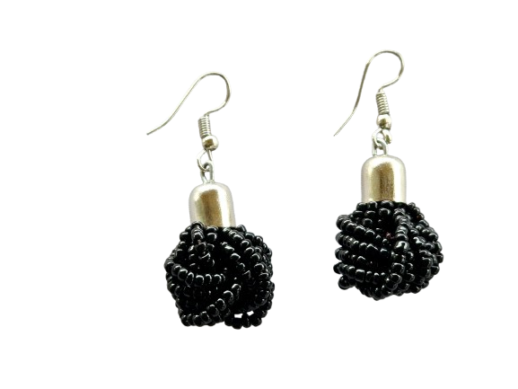 Boucle d'oreilles massai en perles noir et acier inoxydable