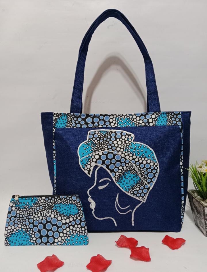 Sac Cabas Mama Africa en wax couleur bleu avec sa pochette Zuri