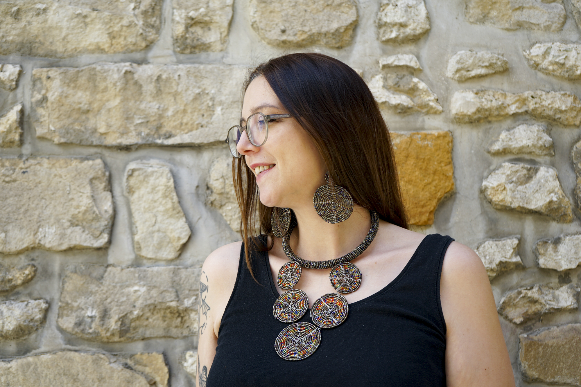 Boucle d'oreilles Massai en Crochet Rouge Inoxydable – Image 5