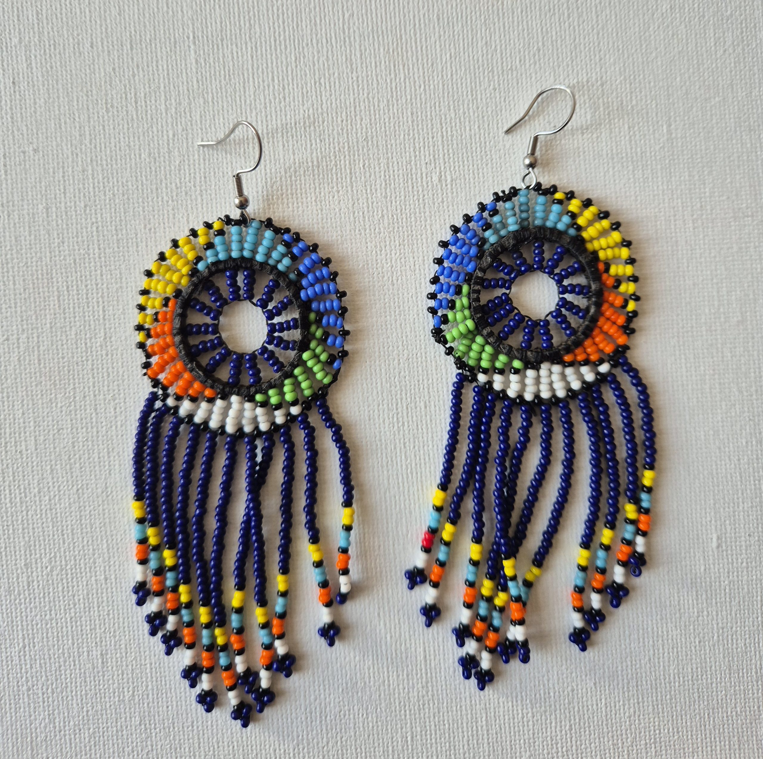 boucle d'oreille en perles multicoleur