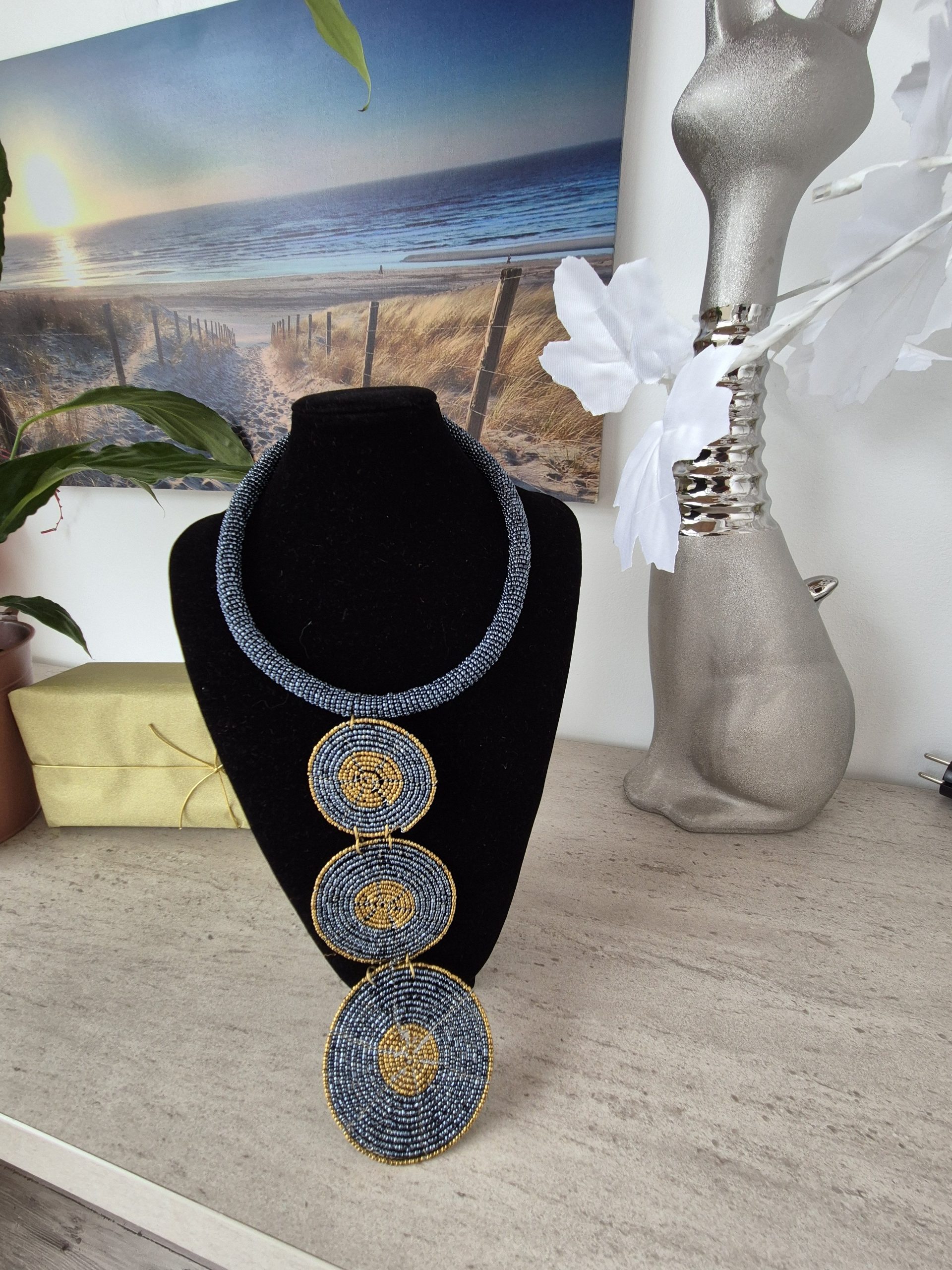 Collier Massai gris et dorée