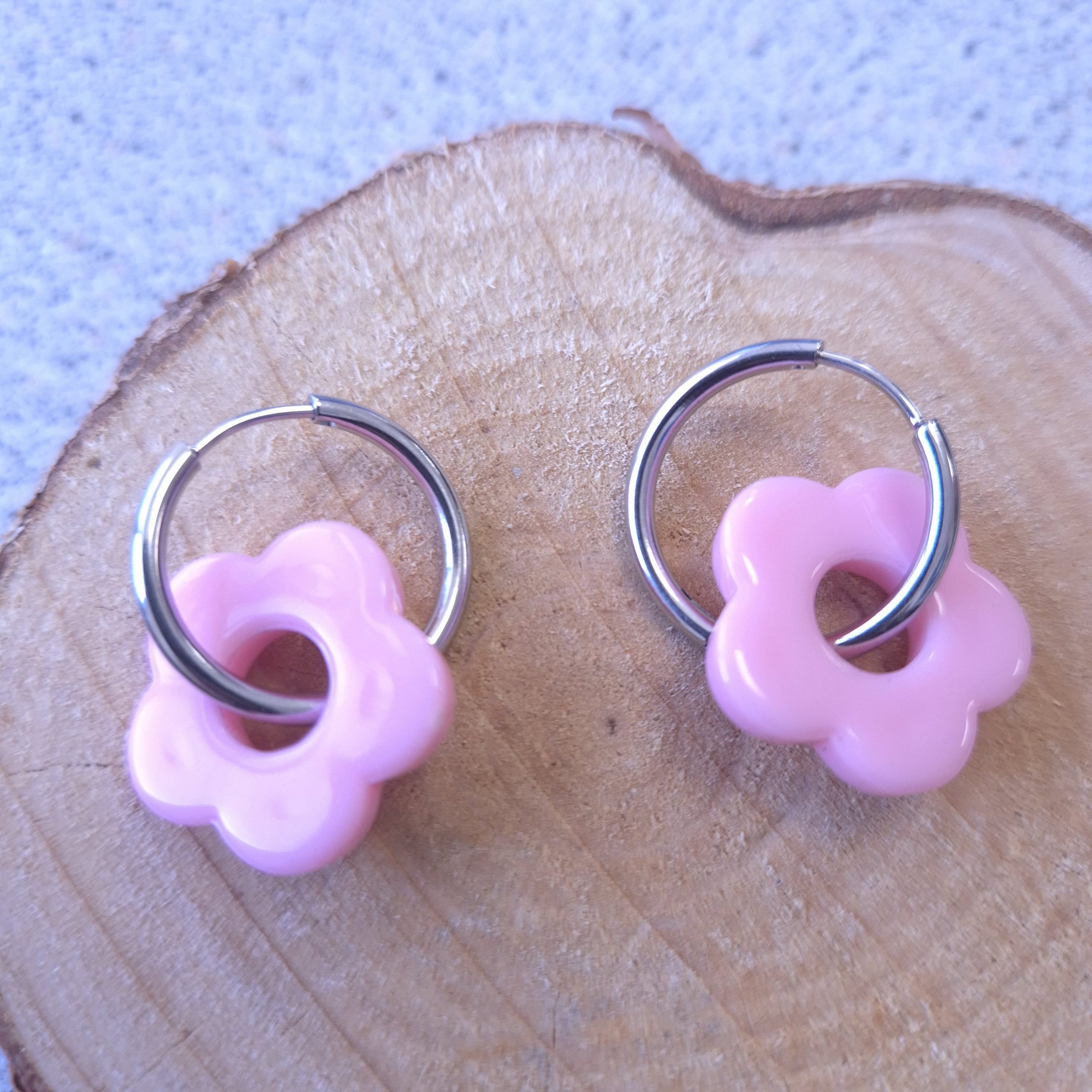 Boucle d'oreille en résine époxy