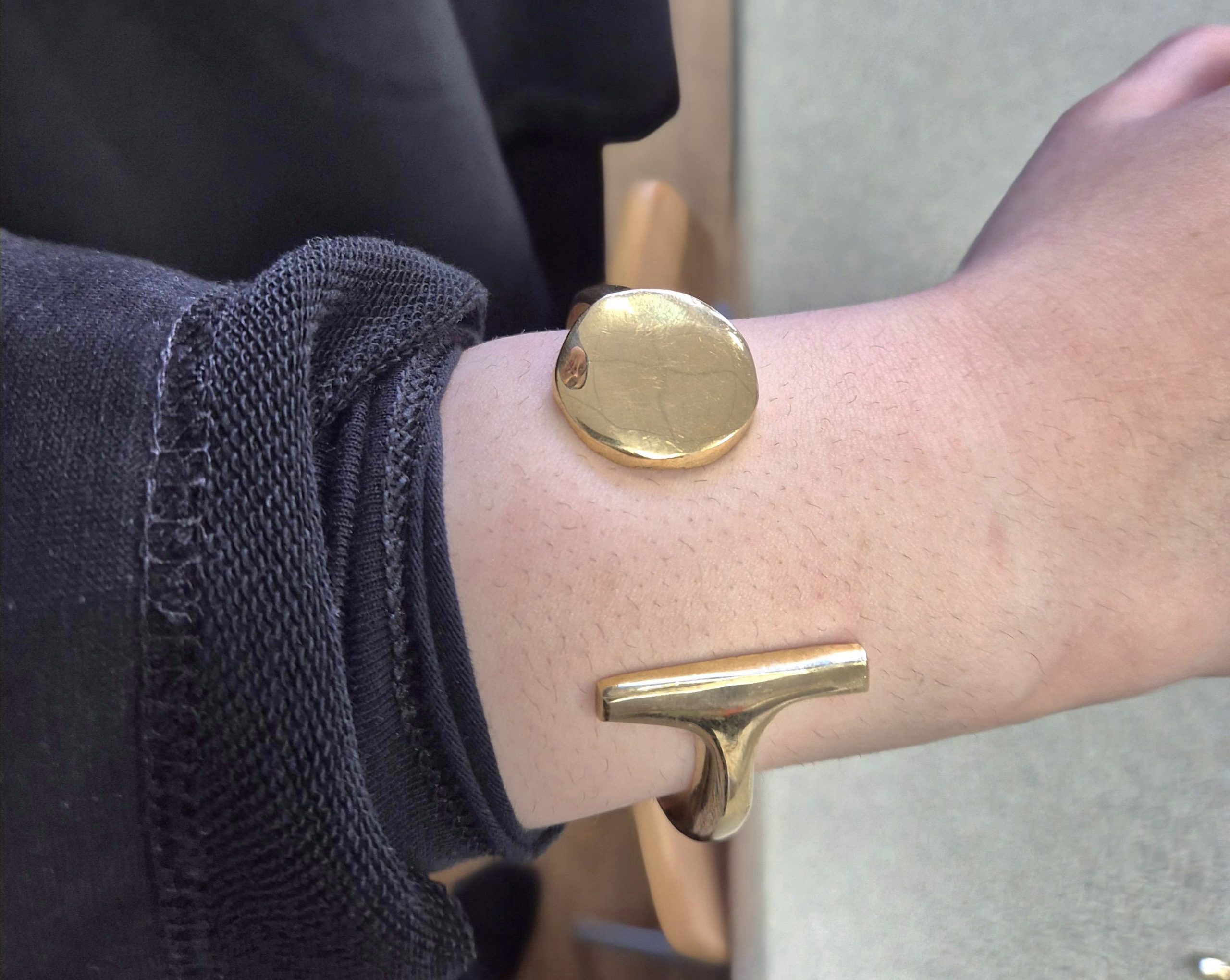 Bracelet manchette en laiton doré avec ouverture