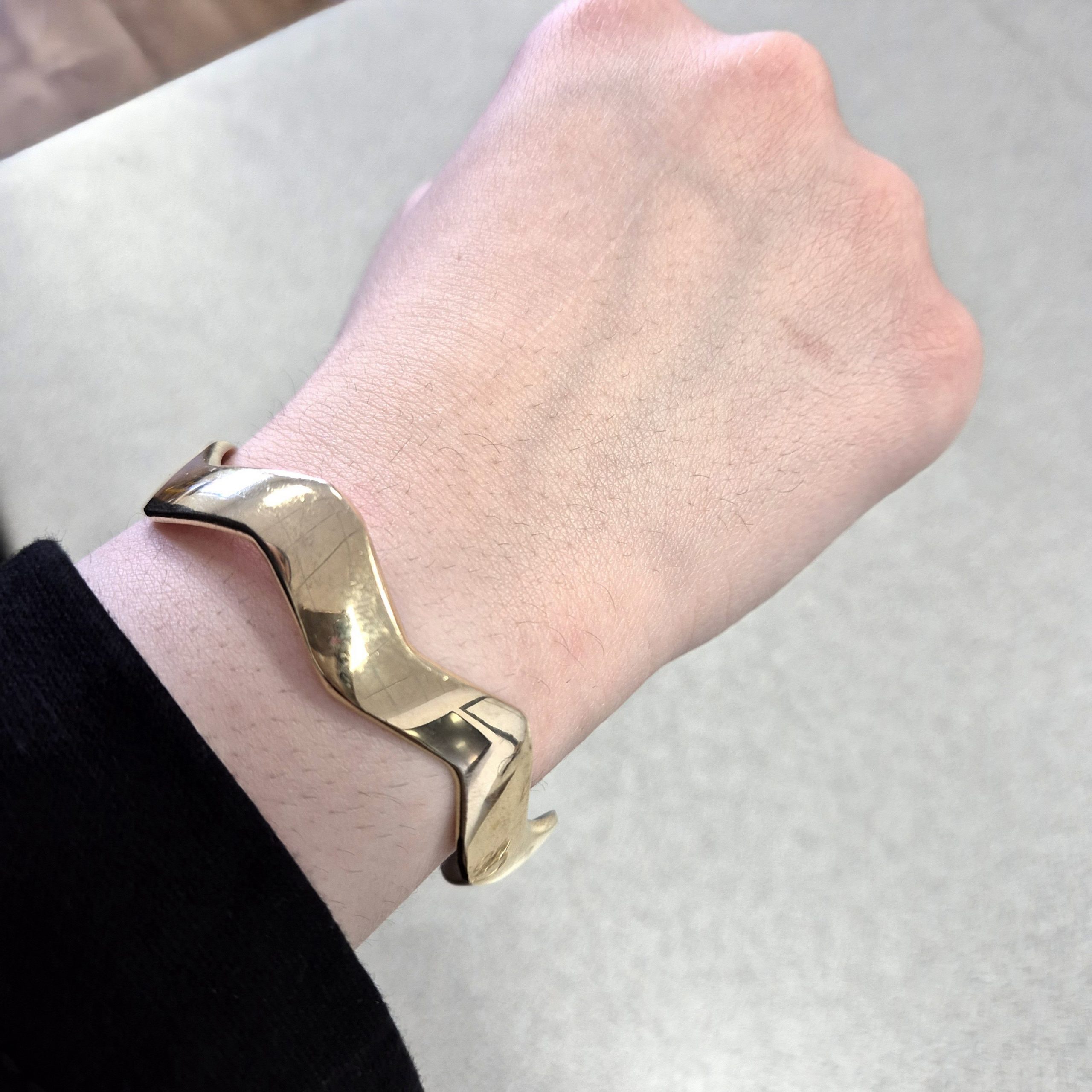 Bracelet manchette en laiton doré – Image 2