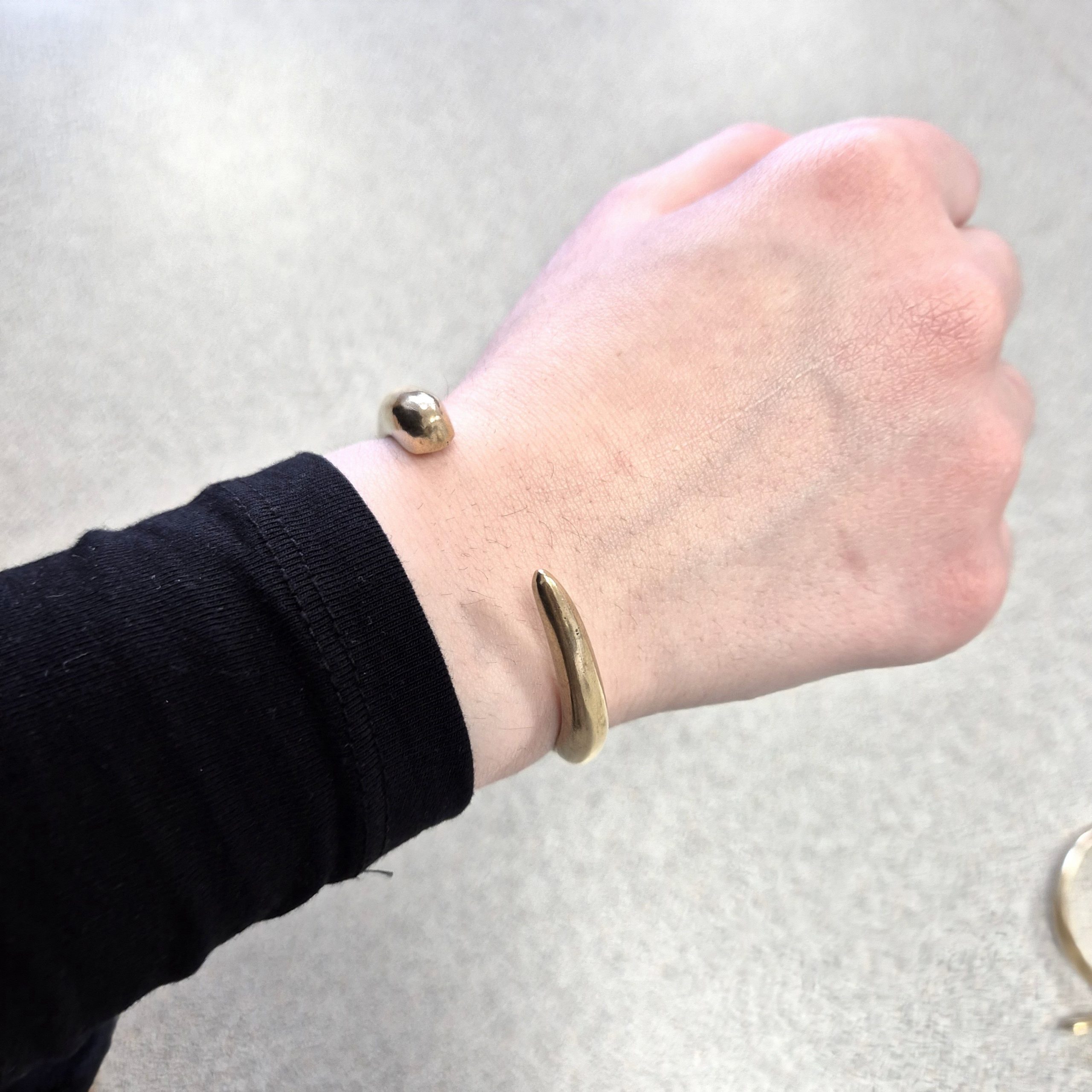 Bracelet manchette en laiton doré avec ouverture – Image 16