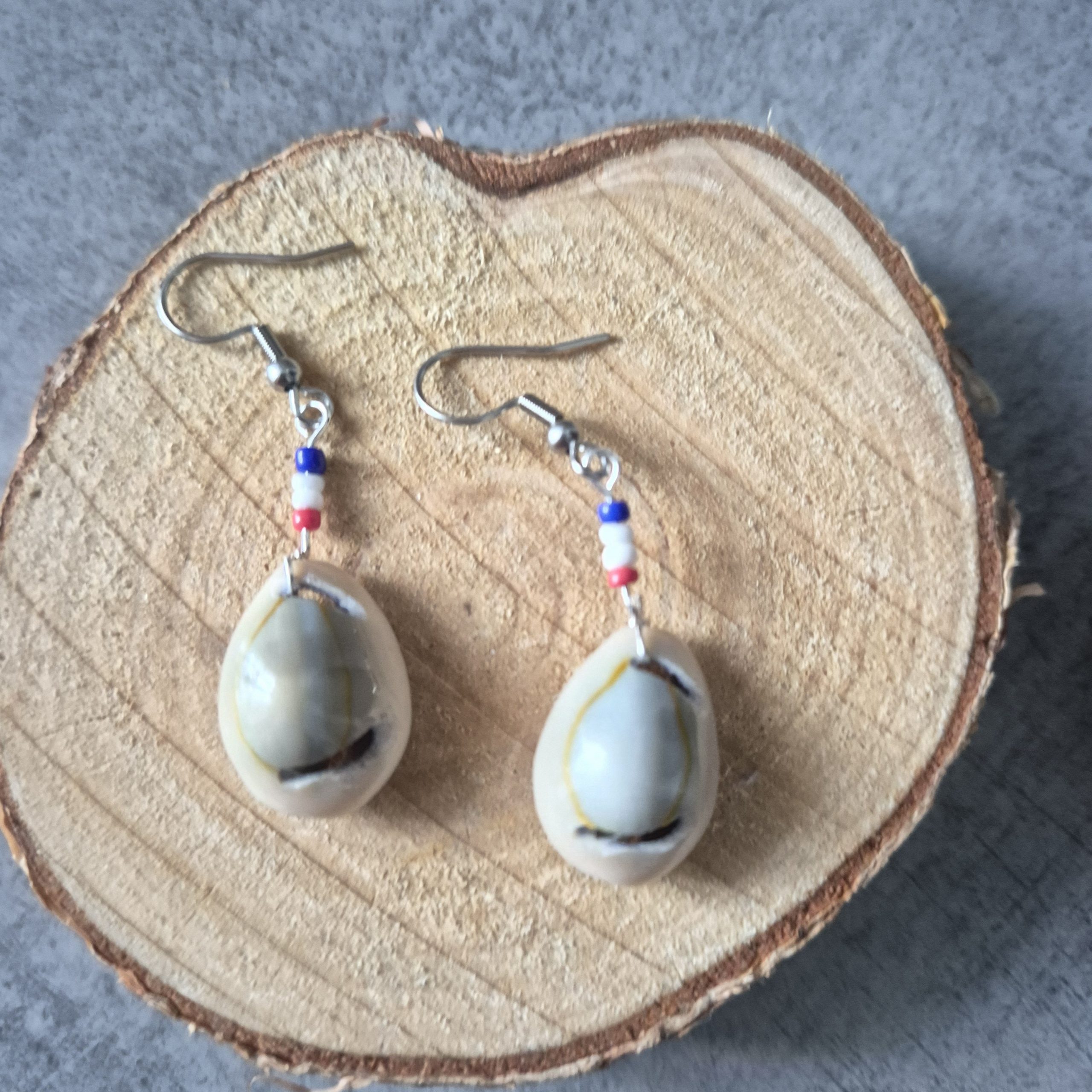 Boucles d’oreilles coquillage en acier inoxydable et perles colorées – Image 4