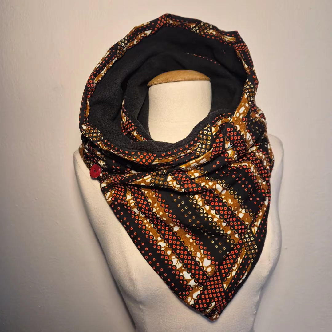 Écharpe Snood Réversible Tissu Wax et Polaire Noire | Foulard Africain Chaud | Cadeau Femme Fait Main| Couler Marron et Noir – Image 7