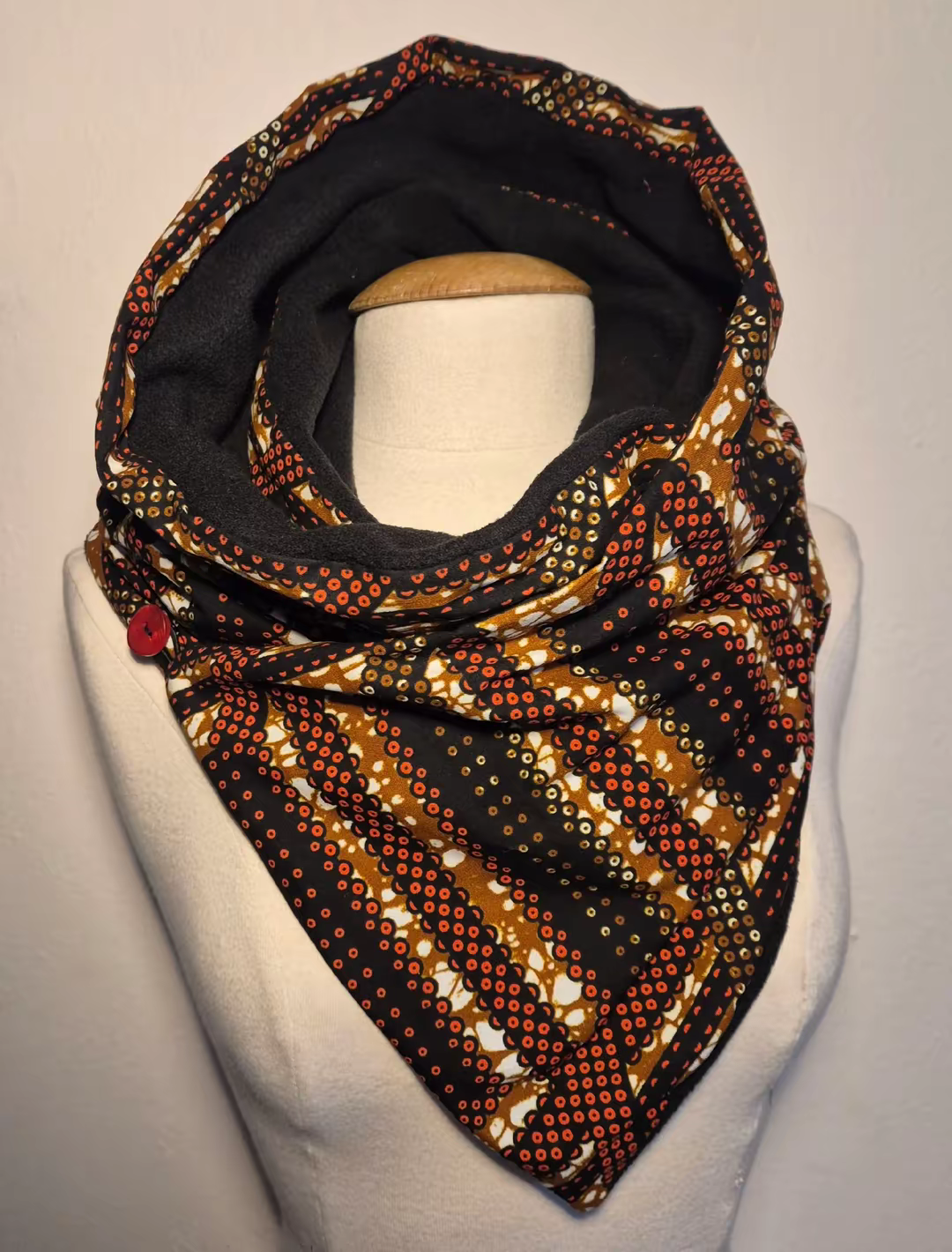 Écharpe Snood Réversible Tissu Wax et Polaire Noire | Foulard Africain Chaud | Cadeau Femme Fait Main| Couler Marron et Noir – Image 8